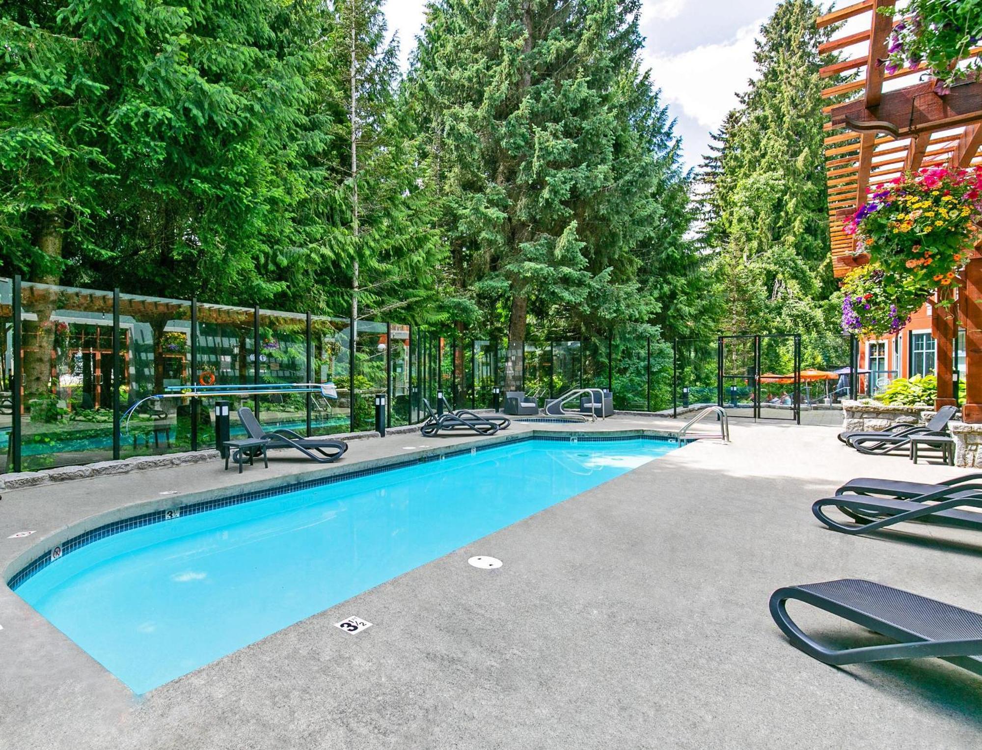 Alpenglow Lodge Family Studio With Murphy Bed By Mva Whistler Exterior photo